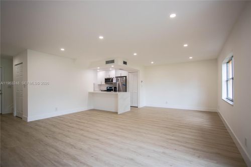 apt-m206-17911 Nw 68th Ave, Hialeah, FL, 33015-3928 | Card Image