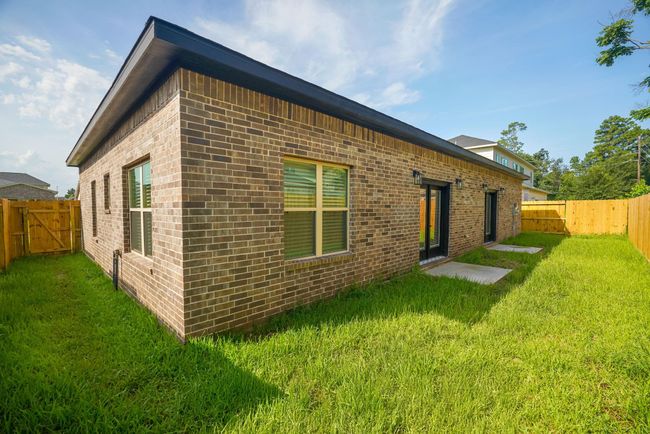 Backyard sprinkler system keeps your lawn lush and green | Image 37
