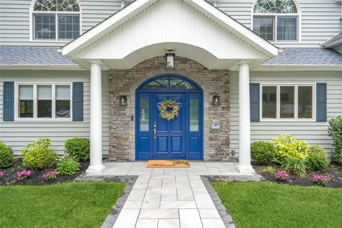 22 Churchill Ln, Smithtown, NY, 11787-4014 | Card Image