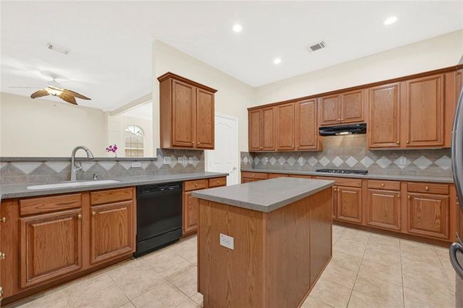 11108 Dawson Rd, House other with 4 bedrooms, 4 bathrooms and 4 parking in Pearland TX | Image 12