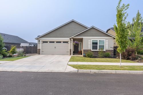 2557 Nw Glen Oak Ave, Redmond, OR, 97756-6983 | Card Image