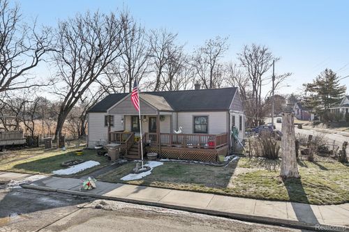 245 W Howard St, Pontiac, MI, 48342-1241 | Card Image