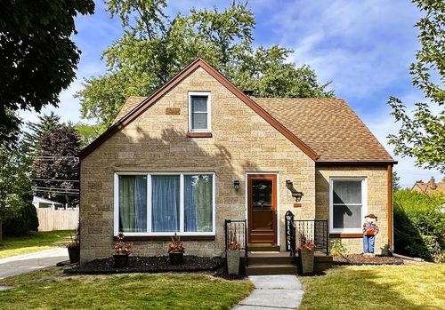 3521 S 58th Street, Milwaukee, WI, 53220 | Card Image