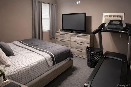 82 Brushwood Dr, Shirley, NY, 11967-4022 | Card Image