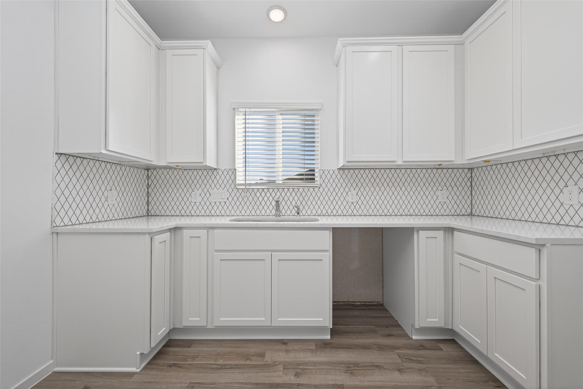 Residential in Iowa Colony 4