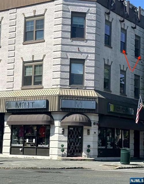 15 W Railroad Ave, Tenafly, NJ, 07670-2093 | Card Image