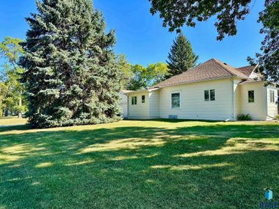 350 Walnut St, House other with 2 bedrooms, 2 bathrooms and null parking in Canistota SD | Image 1