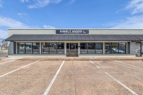 400 S Main St, McGregor, TX, 76657-1611 | Card Image