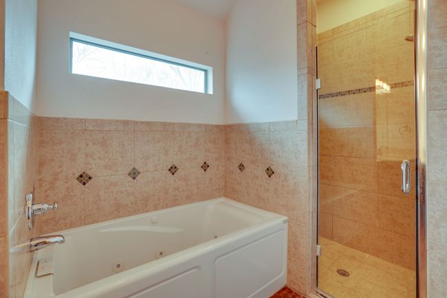617 E Worth St, House other with 3 bedrooms, 2 bathrooms and null parking in Grapevine TX | Image 16