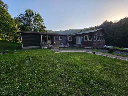 133 Forest Ln, Mannington, WV, 26582-5211 | Card Image