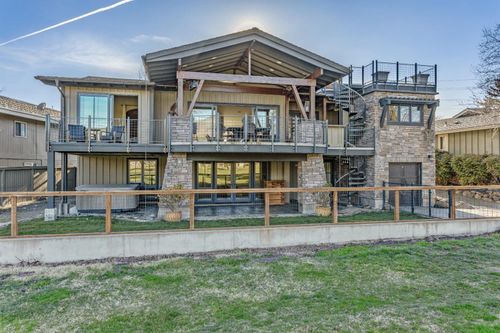 67 Fairway Cir, Medford, OR, 97504-7744 | Card Image