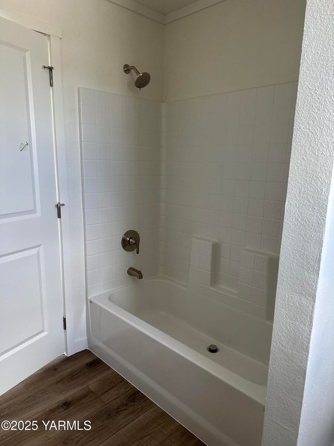 Main bathroom | Image 13