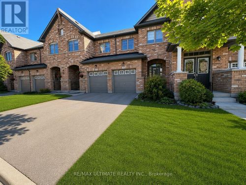 31 Davenfield Cir, Brampton, ON, L6P4M2 | Card Image