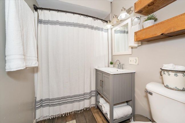 08-Bathroom.jpg | Image 9