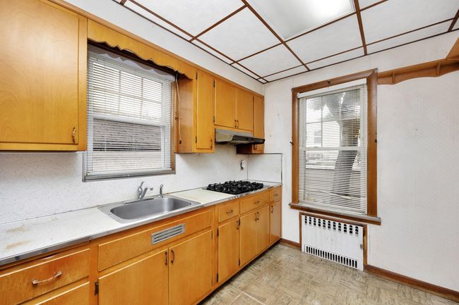 88 79 Th Ave, House other with 3 bedrooms, 2 bathrooms and 1 parking in Glendale NY | Image 11