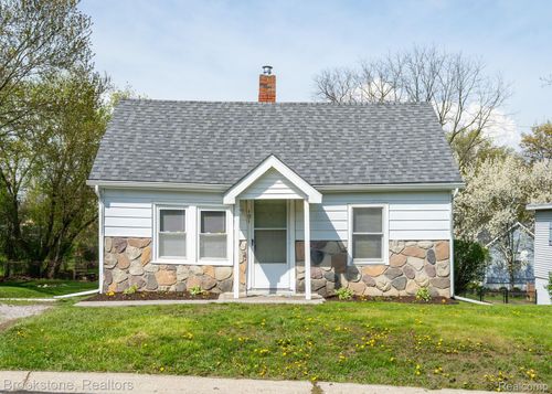 101 Tebeau Ct, Auburn Hills, MI, 48326-3064 | Card Image