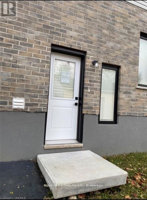 44 Franklin St S, Kitchener, ON, N2C1R4 | Card Image