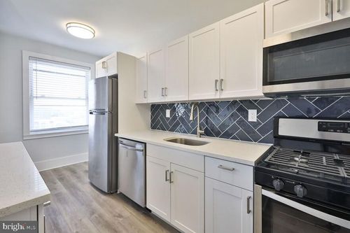 1b-503-4247 Locust St, PHILADELPHIA, PA, 19104-5252 | Card Image