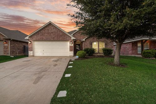 500 Crescent Creek Ln, Fort Worth, TX, 76140-6589 | Card Image