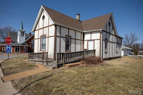 425 W Main St, Staunton, IL, 62088-1310 | Card Image