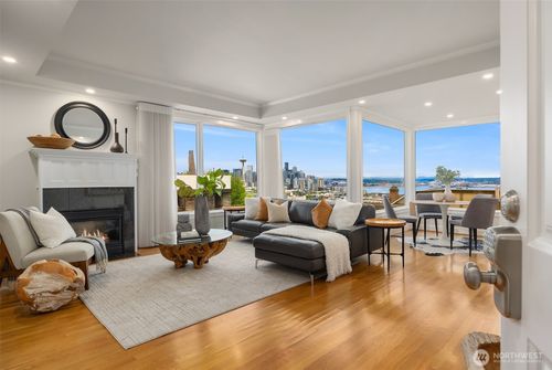 a-525 W Prospect St, Seattle, WA, 98119-3642 | Card Image