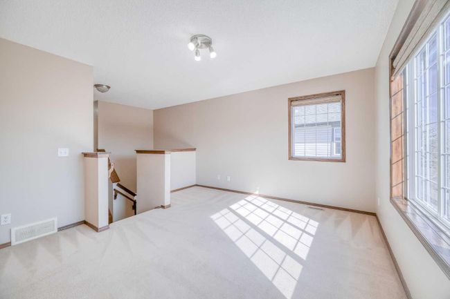 148 Chapman Close Se, Home with 3 bedrooms, 3 bathrooms and 2 parking in Calgary AB | Image 14