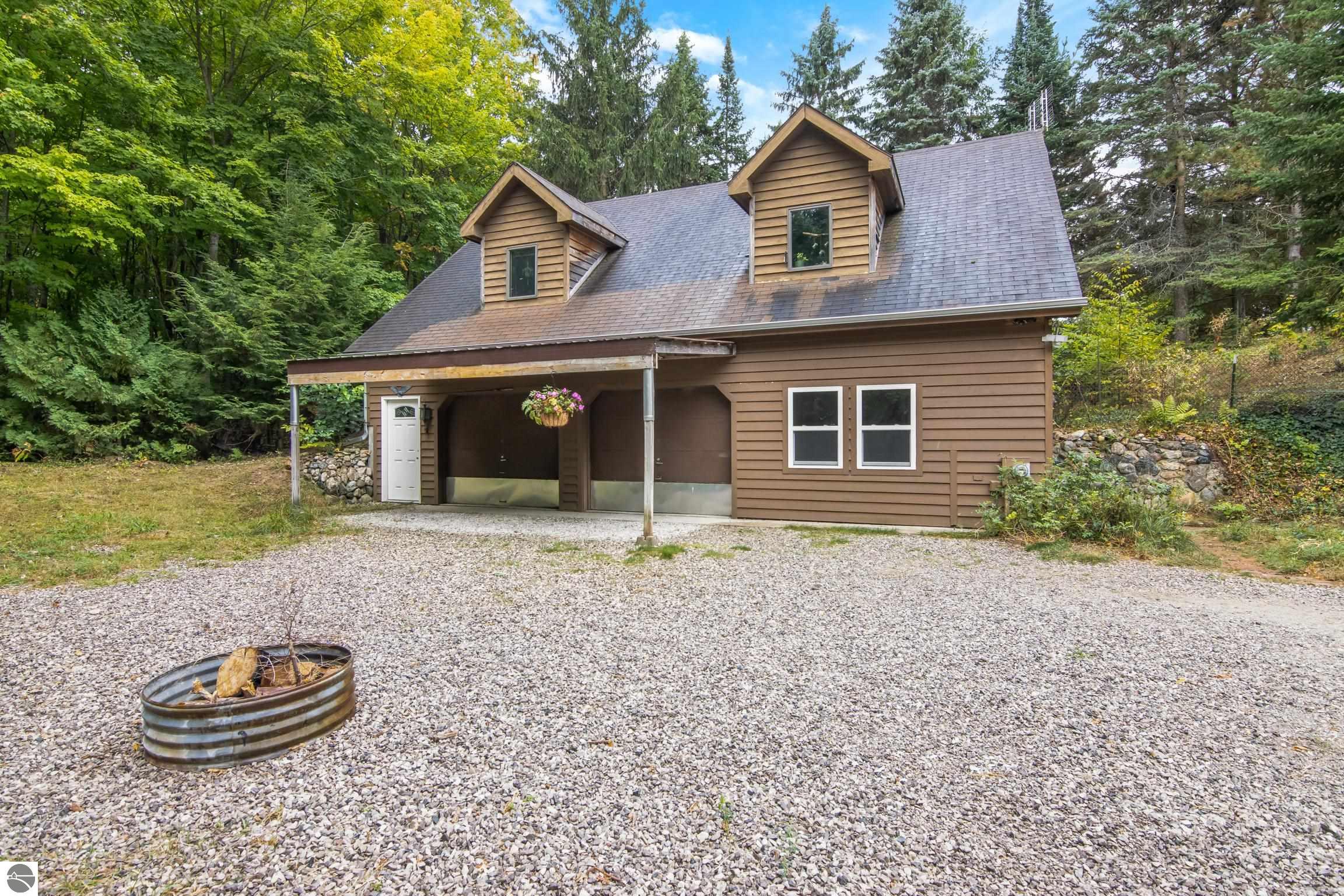Lin Dale Dr, Traverse City, MI 49686