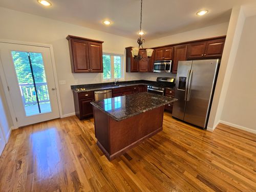 19-19 Oak Branch Dr, Brookfield, CT, 06804-2079 | Card Image