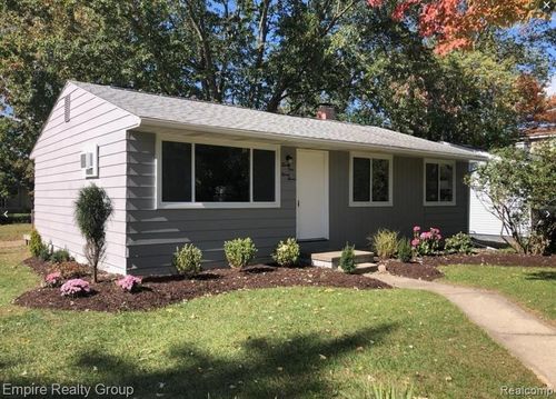 2997 Woodlawn St, Commerce Twp, MI, 48390-4200 | Card Image