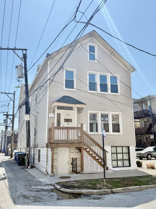 2947 Cortland St, Chicago, IL, 60647-7110 | Card Image