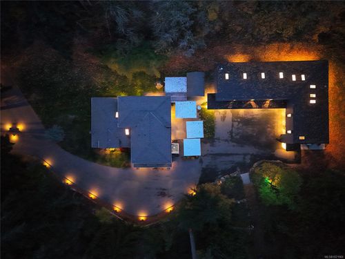 {{alt}} | Card Image