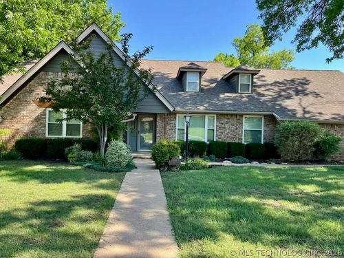 2995 E 56th Pl, Tulsa, OK, 74105-7433 | Card Image