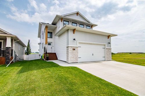 587 Robinson Ave, Red Deer County, AB, T0M | Card Image