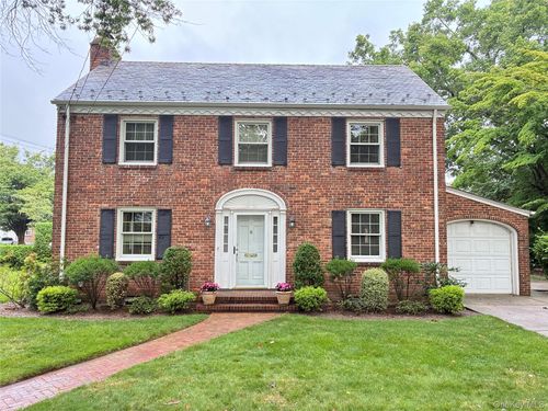 8 Orchid St, Floral Park, NY, 11001-3228 | Card Image