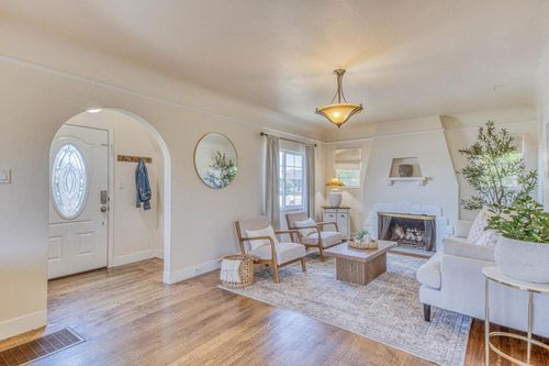 431 West St, Salinas, CA, 93901-2178 | Card Image