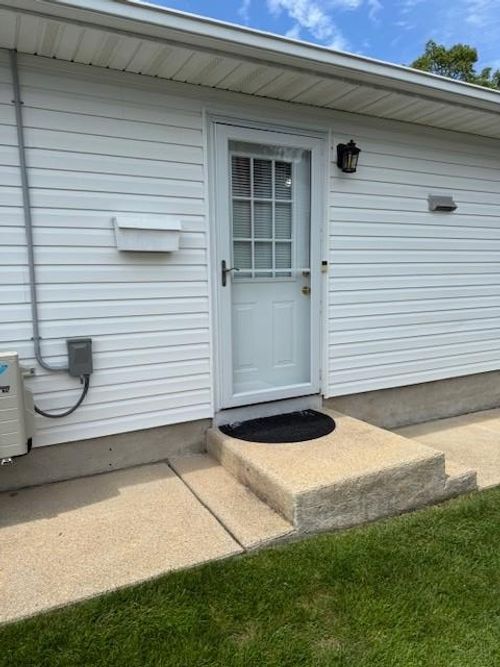456 S 16th St, Lindenhurst, NY, 11757-4456 | Card Image