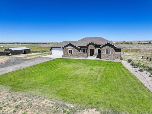 45425 Wolf Creek Dr, Bennett, CO, 80102-7704 | Card Image
