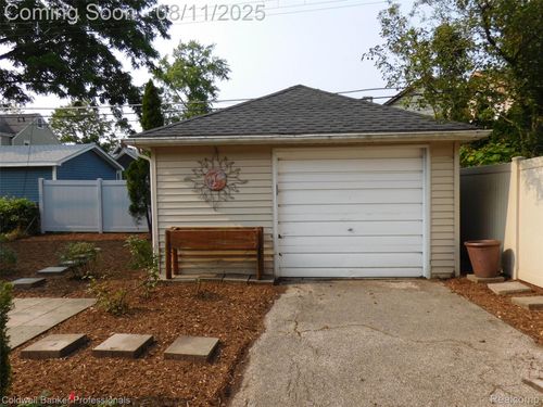 891 Humphrey Ave, Birmingham, MI, 48009-1776 | Card Image