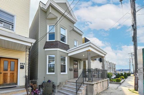 426 Hancock Pl, Fairview, NJ, 07022-1810 | Card Image