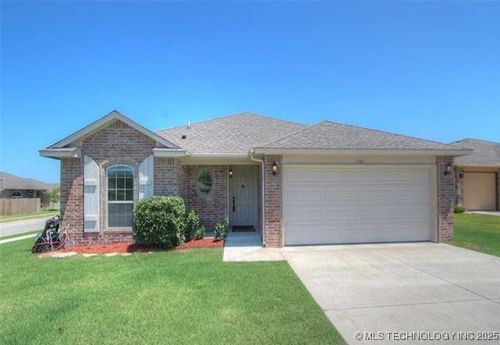 205 Taos Dr, Kiefer, OK, 74041-4527 | Card Image