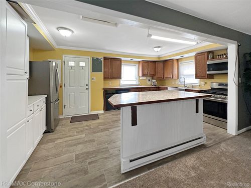 391 Arcola St, Inkster, MI, 48141-1201 | Card Image