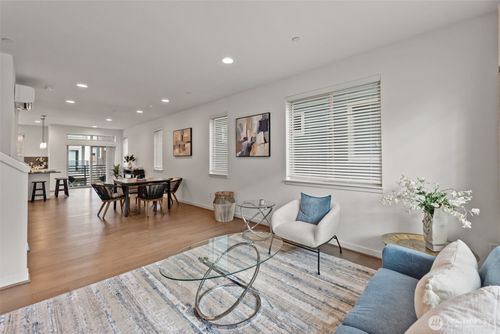 15729 Ne 14th Aly, Bellevue, WA, 98008-2719 | Card Image