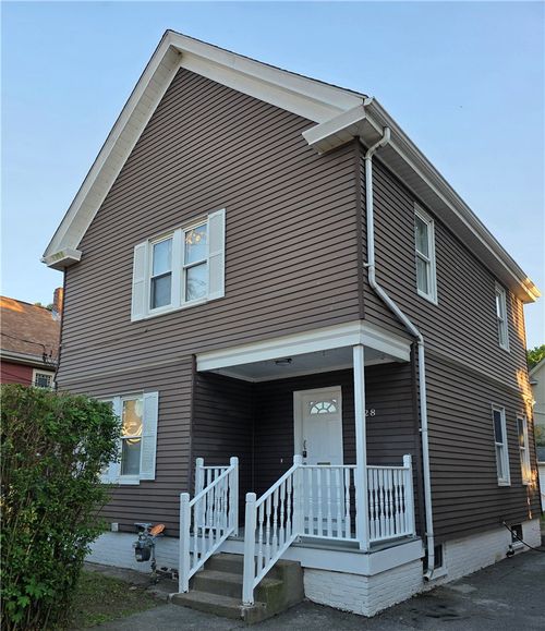 28 Carver St, Pawtucket, RI, 02860-6006 | Card Image
