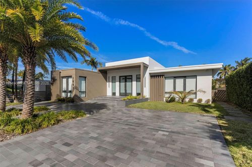 1661 Daytonia Rd, Miami Beach, FL, 33141-1732 | Card Image