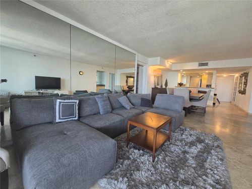 4141-1717 N Bayshore Dr, MIAMI, FL, 33132-1180 | Card Image