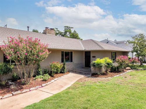 1807 Dorchester Dr, Nichols Hills, OK, 73120-4705 | Card Image