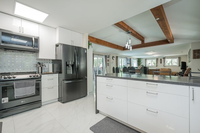 11659 272 St, House other with 8 bedrooms, 4 bathrooms and 10 parking in Maple Ridge BC | Image 10