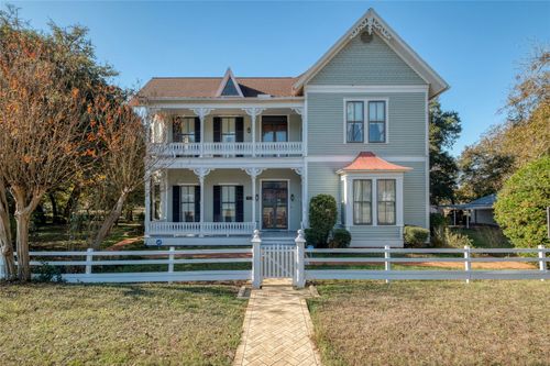 541 N Main St, La Grange, TX, 78945-1939 | Card Image