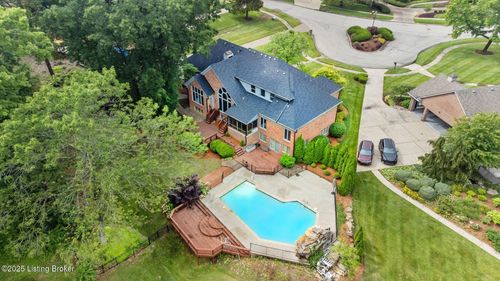 527 Woodlake Dr, Louisville, KY, 40245-5120 | Card Image