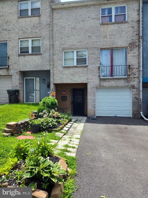 1806 Crest Dr, COATESVILLE, PA, 19320-2562 | Card Image